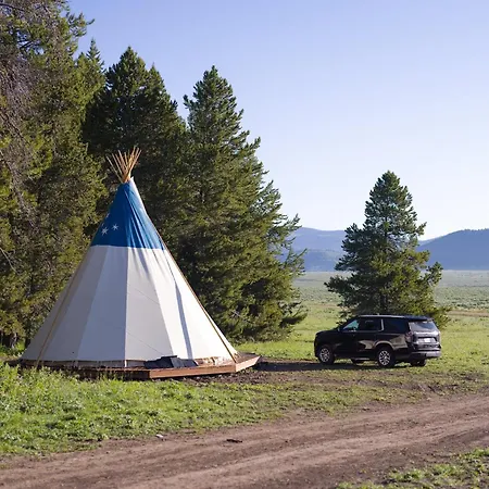 Starlight Retreat Yellowstone